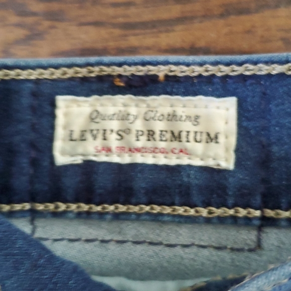 311 Shaping Skinny Levi's Jeans - Picture 3 of 4